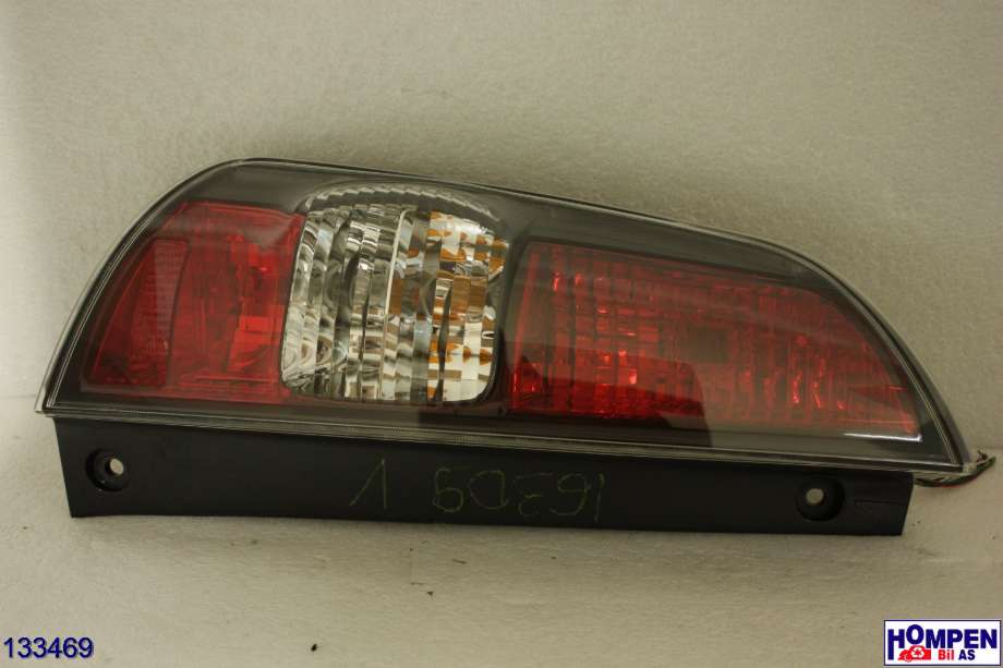 Baklykt venstre til Daihatsu Sirion 2006-2009 (Type II) (DAIHATSU|81560-B1020|81561-97411|220-51763)