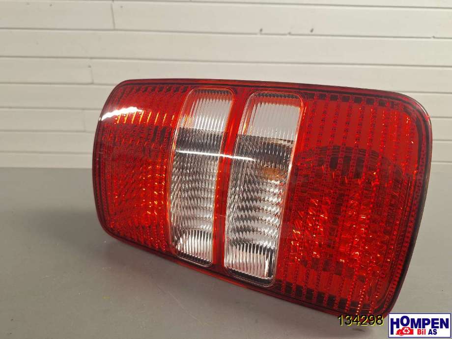 Baklykt høyre til VW Caddy 2010-2015 (Type III, Fase 2) (VOLKSWAGEN|2K5 945 096 Q|)