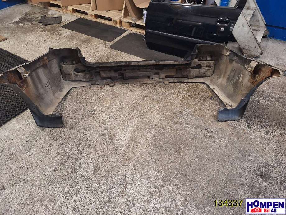 Støtfanger bak til Hyundai Terracan 2002-2007  (HYUNDAI|86611H 1500|)
