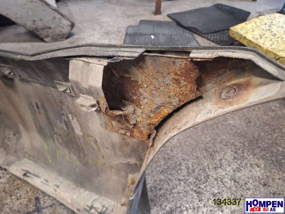 Støtfanger bak til Hyundai Terracan 2002-2007  (HYUNDAI|86611H 1500|)