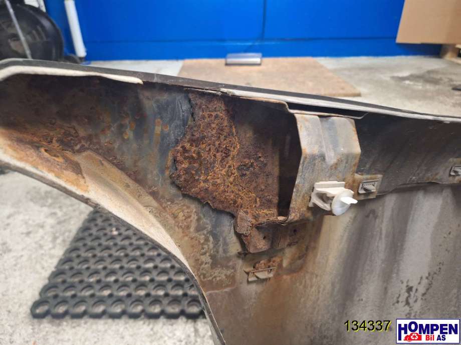 Støtfanger bak til Hyundai Terracan 2002-2007  (HYUNDAI|86611H 1500|)