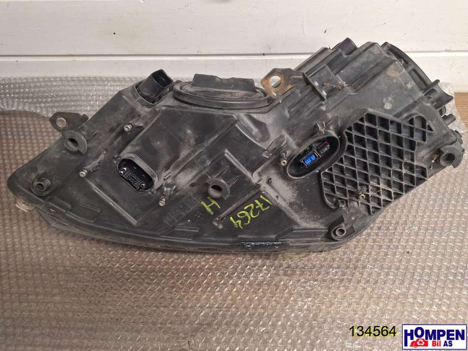 Frontlykt høyre halogen til VW Golf VI 2008-2012  (VOLKSWAGEN|5K1 941 754 E|)