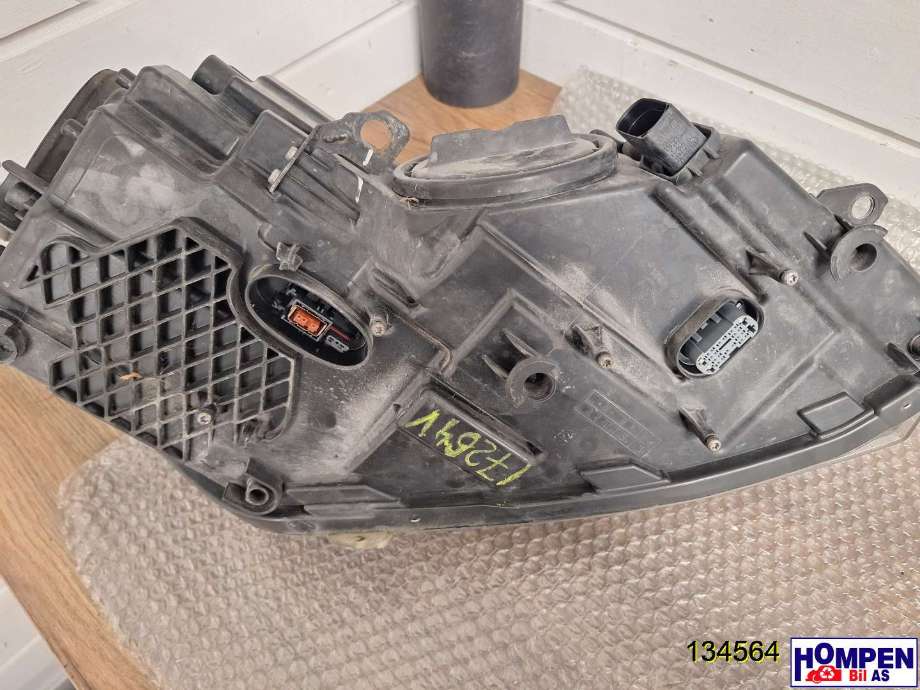Frontlykt høyre halogen til VW Golf VI 2008-2012  (VOLKSWAGEN|5K1 941 754 E|)