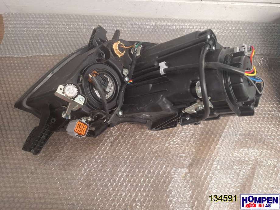 Frontlykt venstre halogen til Peugeot iOn 2011-2020  (PEUGEOT|6208W9|)