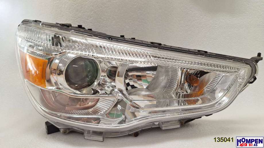 Frontlykt høyre halogen til Mitsubishi ASX, 2010-2019  (MITSUBISHI|8301C642)