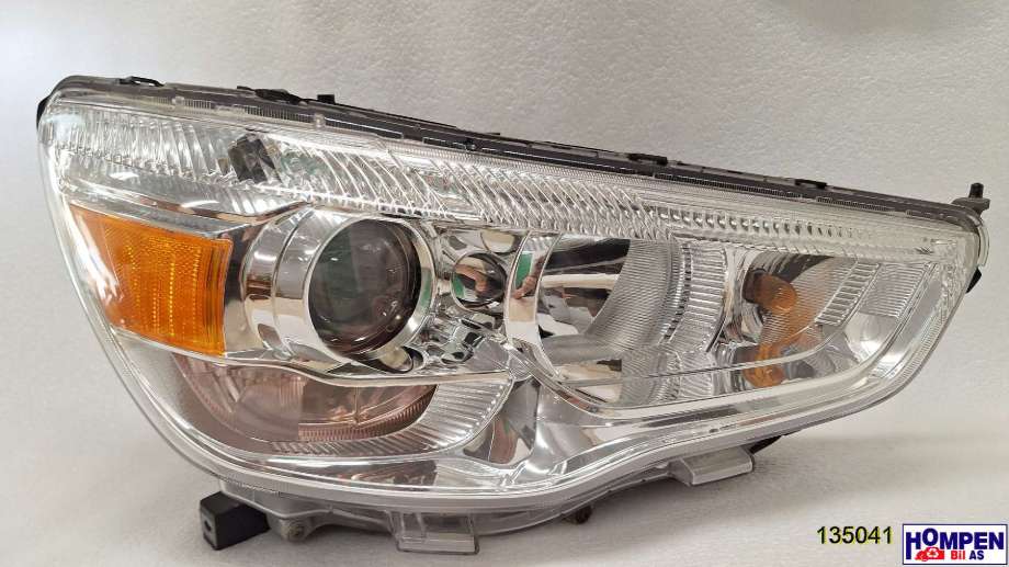 Frontlykt høyre halogen til Mitsubishi ASX 2010-2019  (MITSUBISHI|8301C642|)