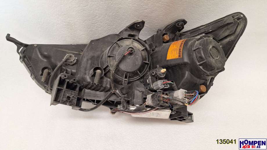 Frontlykt høyre halogen til Mitsubishi ASX 2010-2019  (MITSUBISHI|8301C642|)