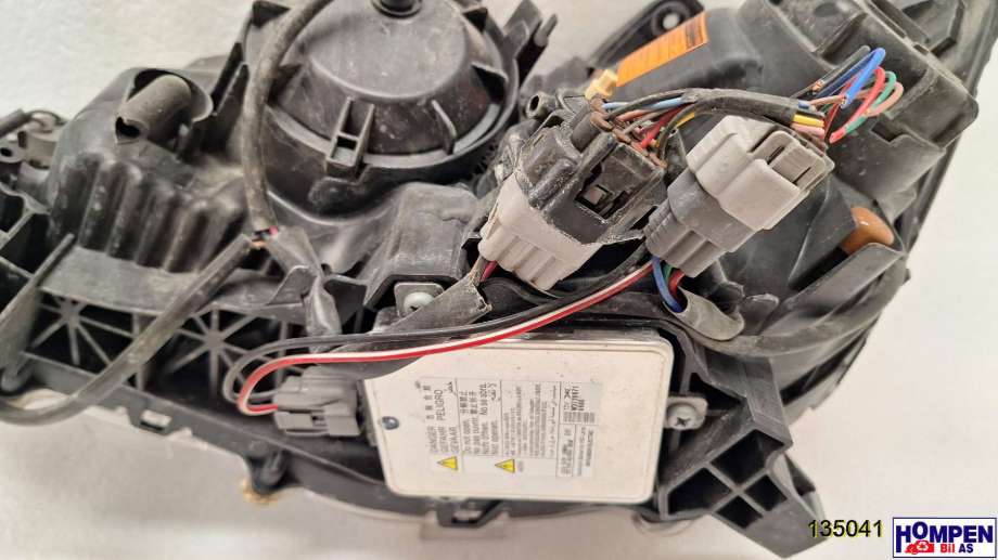 Frontlykt høyre halogen til Mitsubishi ASX 2010-2019  (MITSUBISHI|8301C642|)