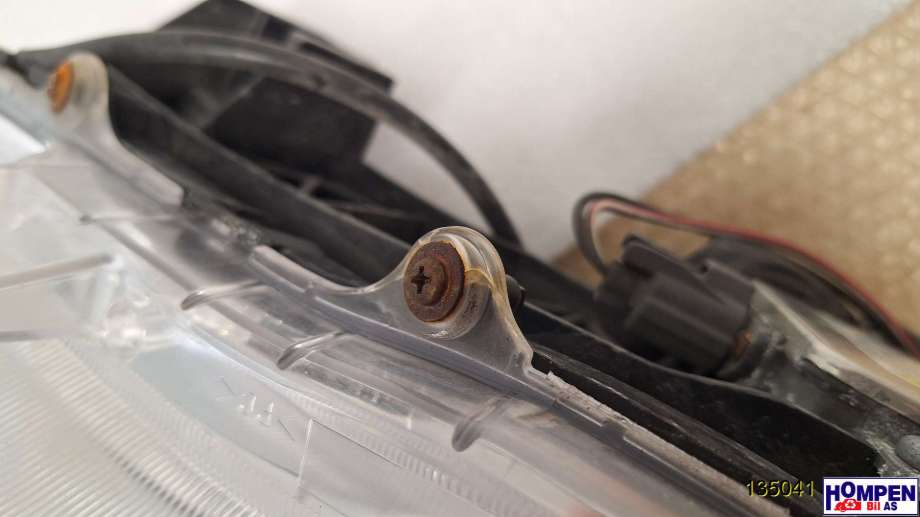 Frontlykt høyre halogen til Mitsubishi ASX 2010-2019  (MITSUBISHI|8301C642|)