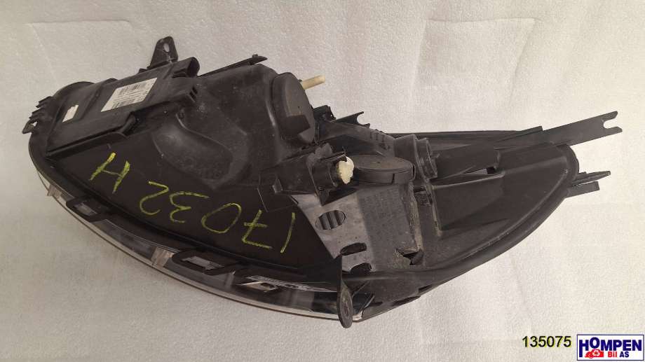 Frontlykt høyre halogen til Renault Clio 2012-2016 (Type IV, Fase 1)  (260102796R|)