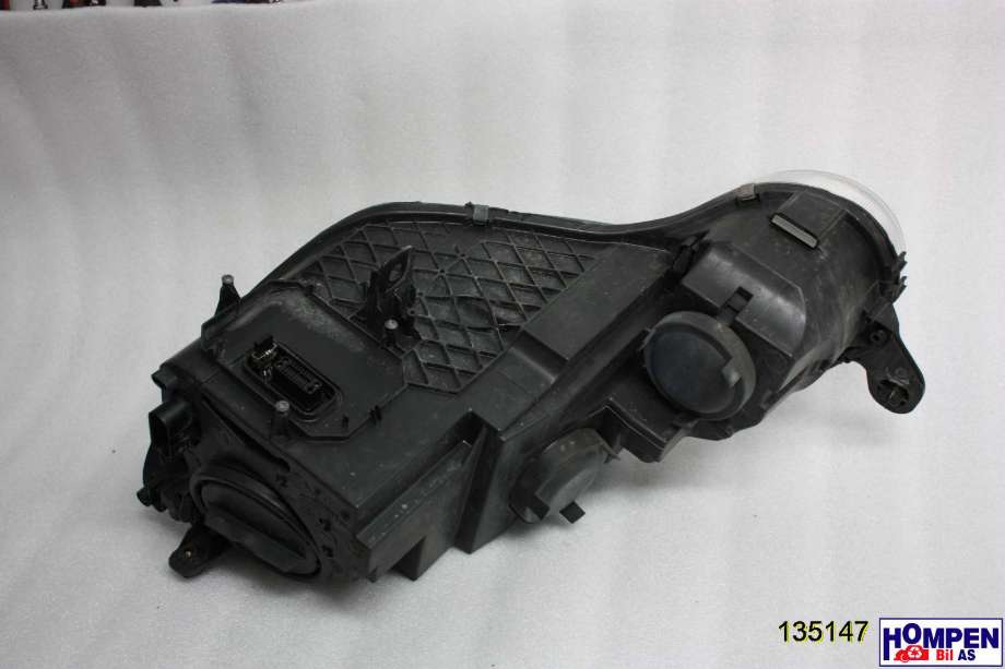 Frontlykt høyre halogen til Škoda Yeti 2009-2013 (Fase 1)  (SKODA|5L1 941 018 C|)