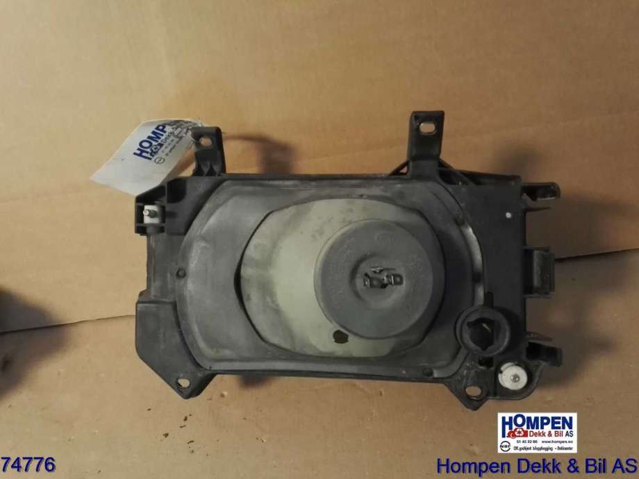 Frontlykt høyre halogen til VW Transporter / Caravelle 1990-2003 (T4) (T4) (VOLKSWAGEN|701941018|)