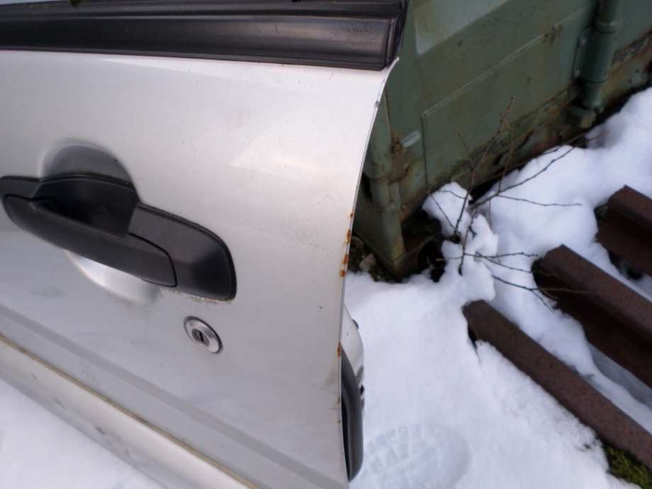 Dør venstre foran til Suzuki Grand Vitara 1998-2005 (Type II) (SUZUKI|6800265811|)