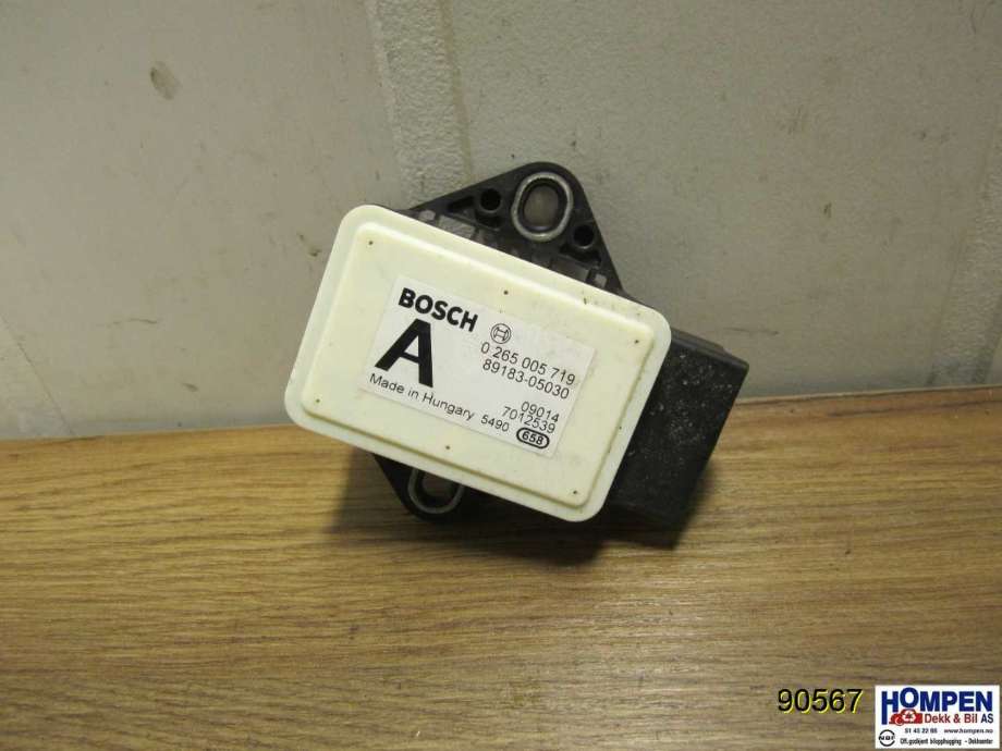 Sensor radar til Toyota Avensis, 2009-2015 (Type III, Fase 1) (TOYOTA|8918305030)