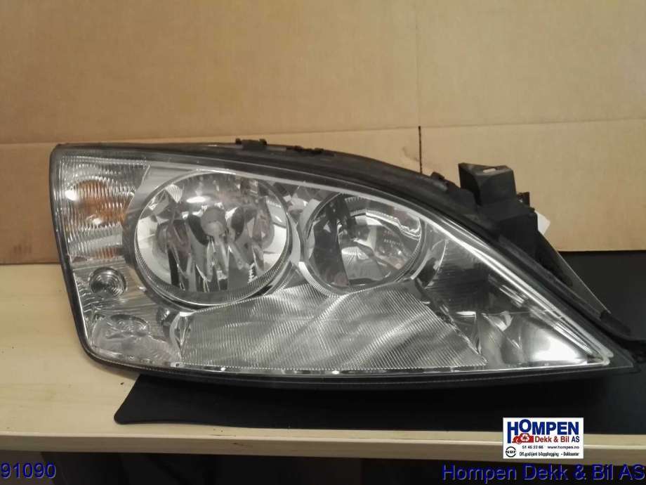Frontlykt høyre halogen til Ford Mondeo 2001-2007 (Type III) (FORD|1435619|0301174202|1S7113005AK)