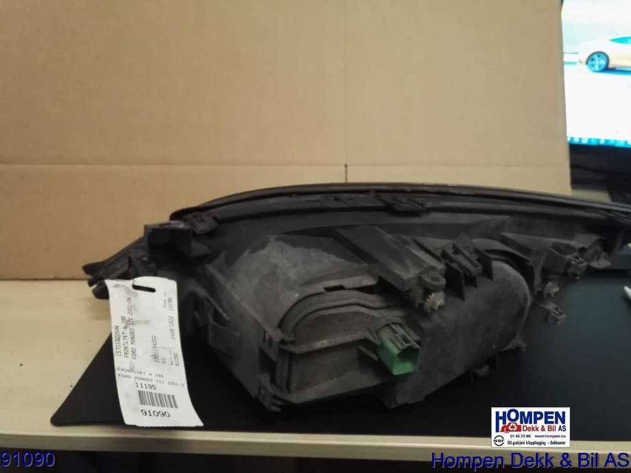 Frontlykt høyre halogen til Ford Mondeo 2001-2007 (Type III) (FORD|1435619|0301174202|1S7113005AK)