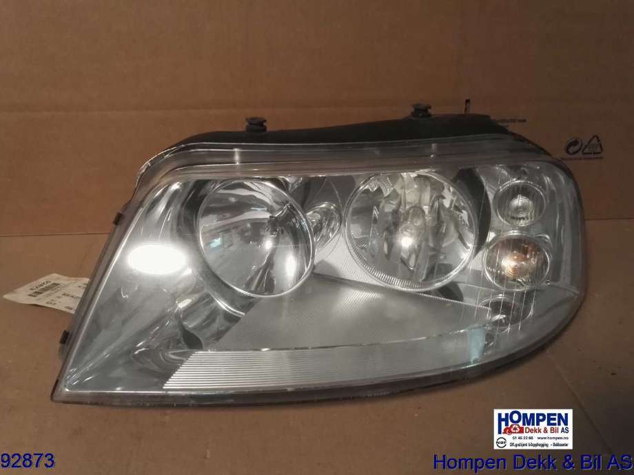Frontlykt venstre halogen til VW Sharan 2000-2010 (Type I, Fase 2) (VOLKSWAGEN|7M3941015L|0301182201|)