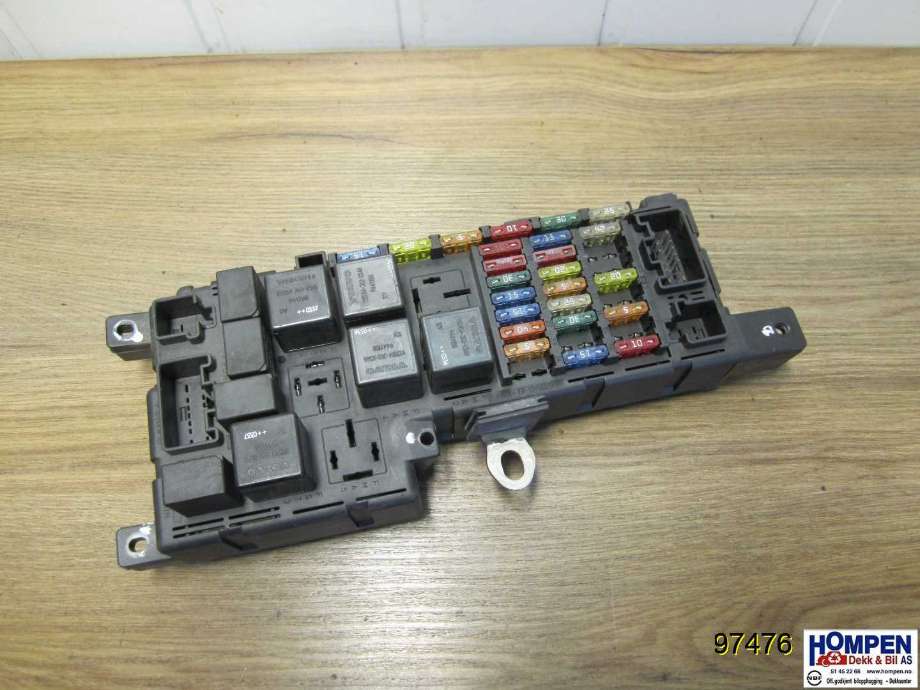Sikringsboks til Volvo V70, 2000-2004 (Type II, Fase 1)  (VOLVO|8678449)