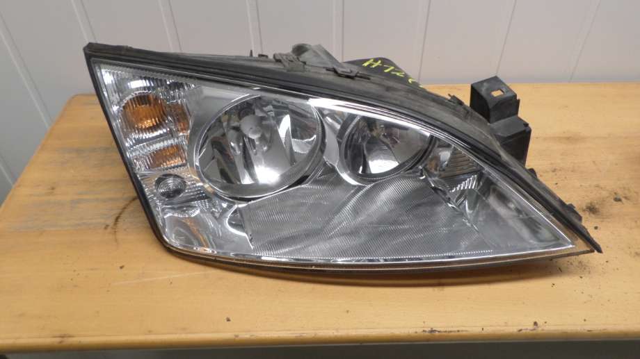 Frontlykt høyre halogen til Ford Mondeo 2001-2007 (Type III) (FORD|1435619|0301174204|1S7113005SD)