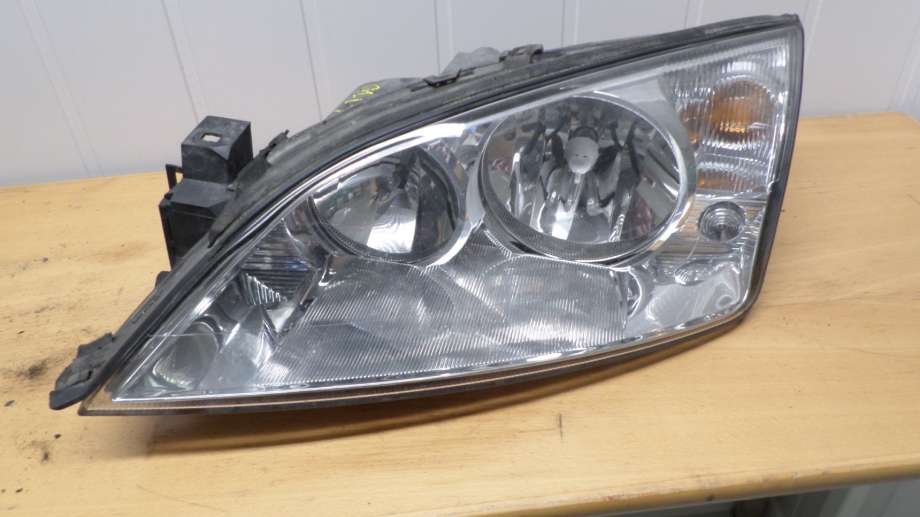 Frontlykt venstre halogen til Ford Mondeo 2001-2007 (Type III) (FORD|1435624|0301174201|1S7113006AK)