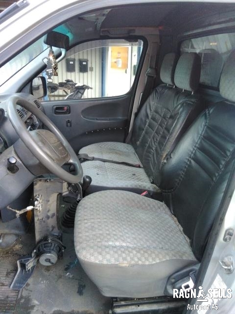 Toyota Hiace 2001-2006 (Fase 2) , Motorkode: 2KD-FTV, Girkassekode: 330302F290