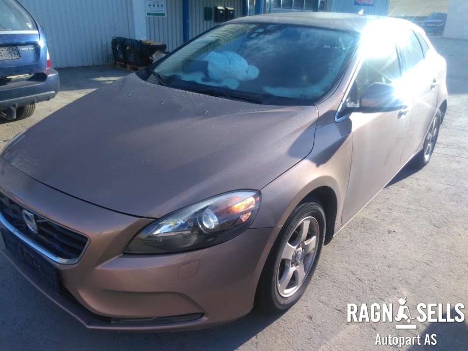 Volvo V40 2012-2019 , Motorkode: D4162T 84, Girkassekode: 6-MAN 2WD / B6