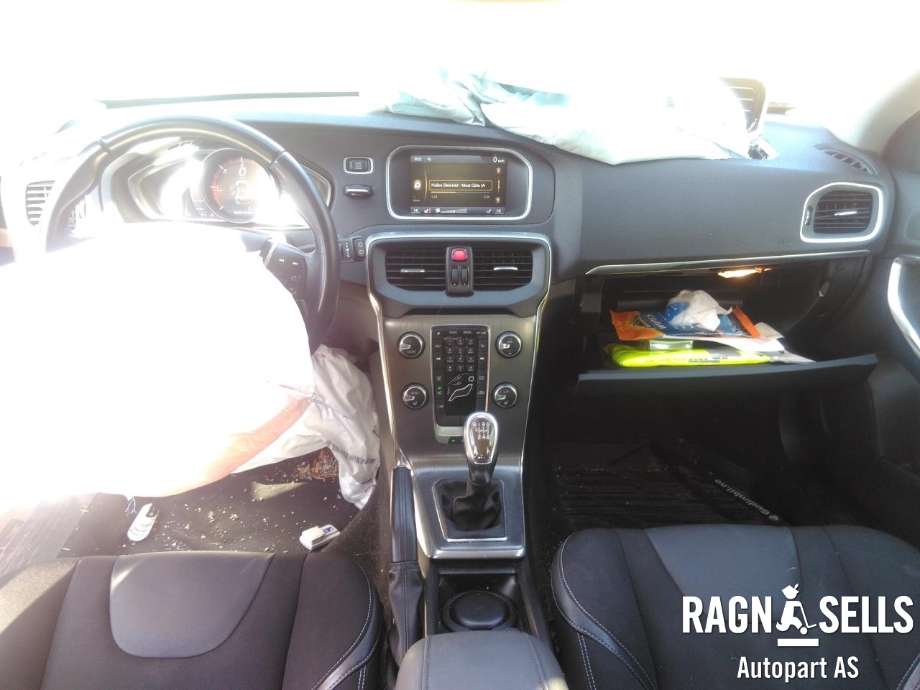 Volvo V40 2012-2019 , Motorkode: D4162T 84, Girkassekode: 6-MAN 2WD / B6