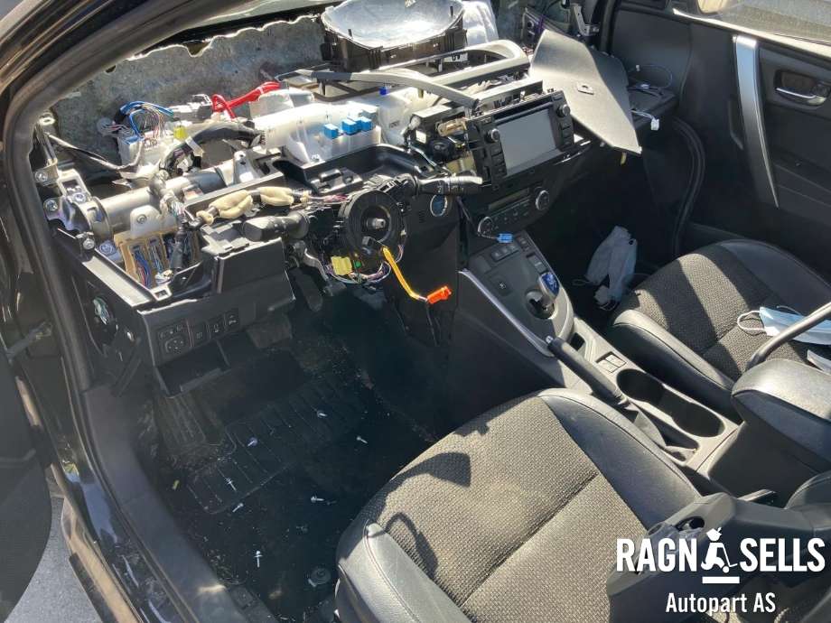 Toyota Auris 2013-2015 (Type II, Fase 1) , Motorkode: 2ZR-FXE, Girkassekode: 