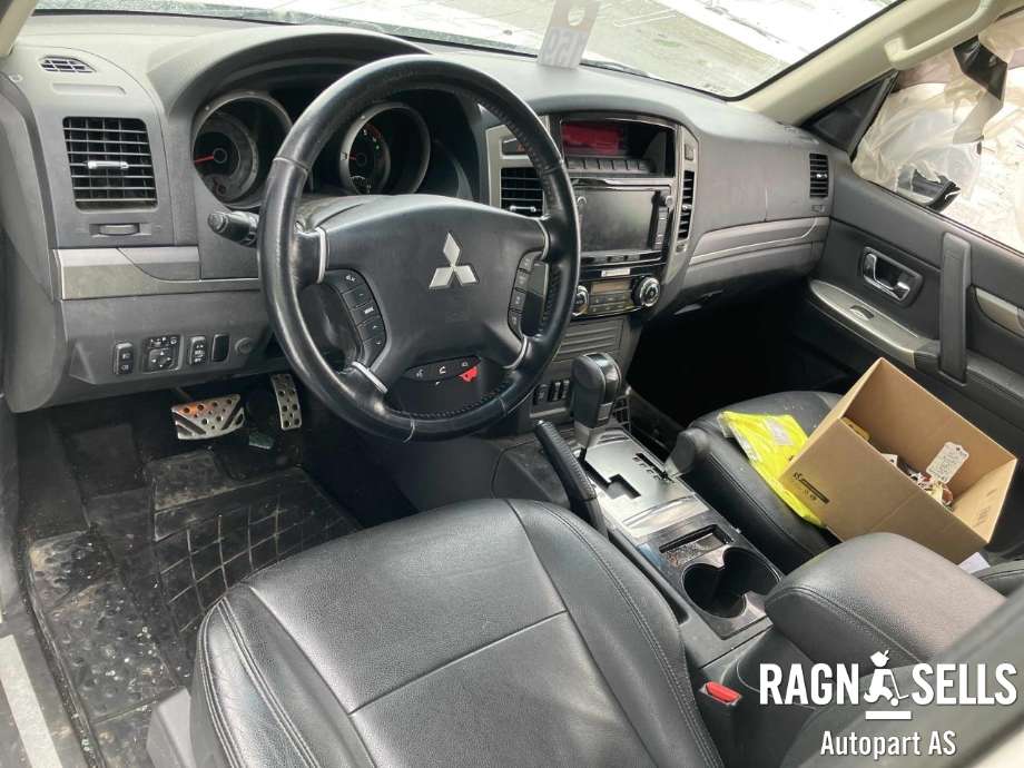 Mitsubishi Pajero 2016-2019 (Type IV, Fase 2) , Motorkode: 4M41   5-74L, Girkassekode: V5AWF  -K-BADA