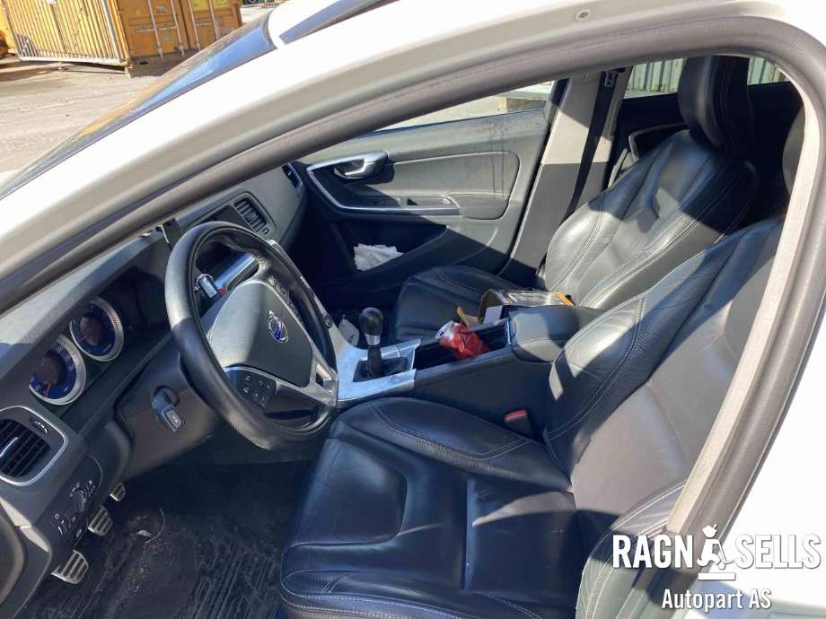 Volvo V60 2010-2013 (Type I, Fase 1) , Motorkode: D4162T, Girkassekode: 