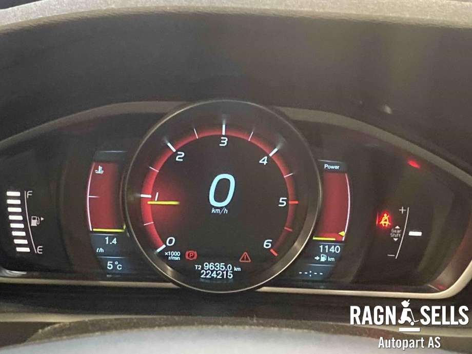 Volvo V40 2012-2019 , Motorkode: D4162T, Girkassekode: 6-MAN 2WD / B6
