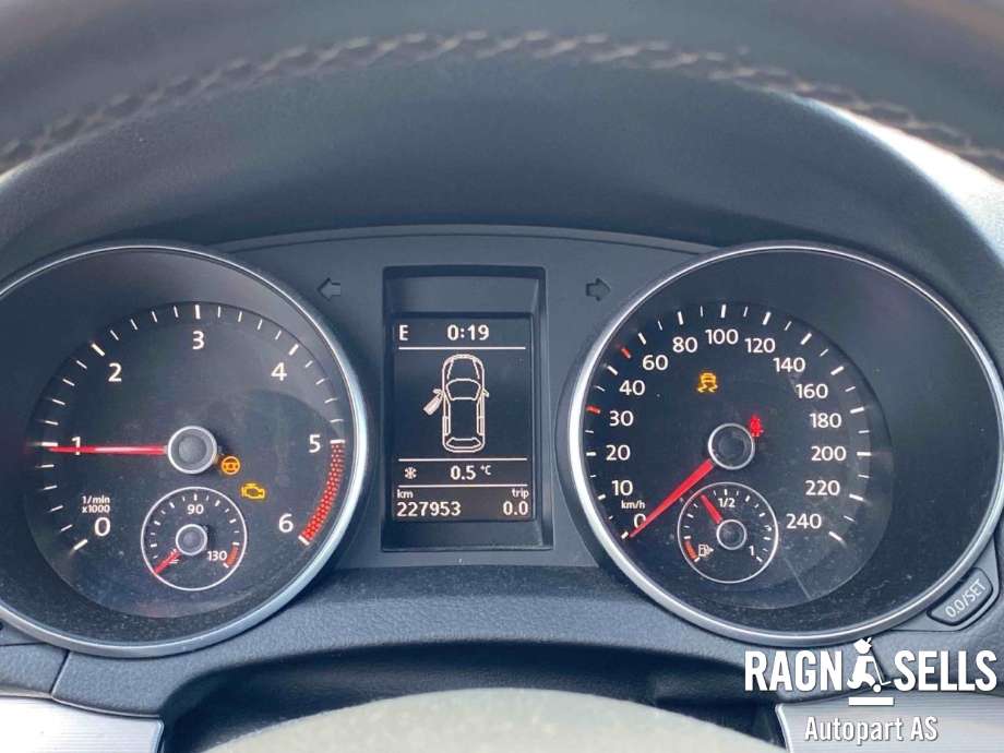 VW Golf VI 2008-2012 , Motorkode: CFFB, Girkassekode: LNM