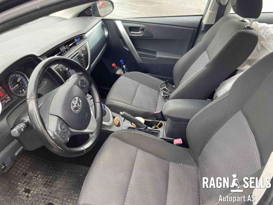 Toyota Auris 2013-2015 (Type II, Fase 1) , Motorkode: 2ZR-FXE, Girkassekode: 