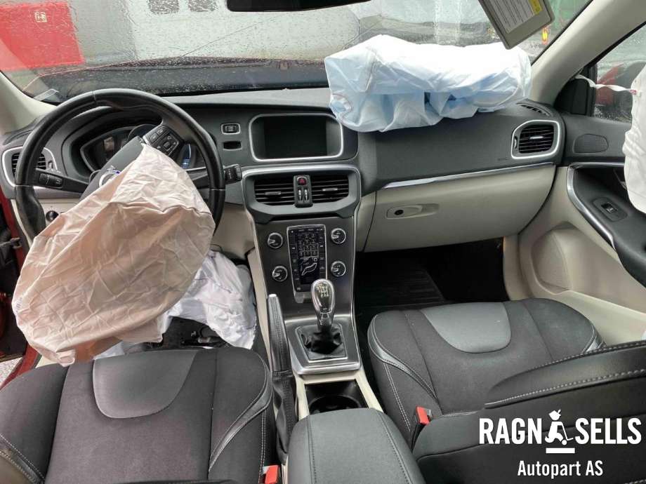 Volvo V40 2012-2019 , Motorkode: D4162T, Girkassekode: 