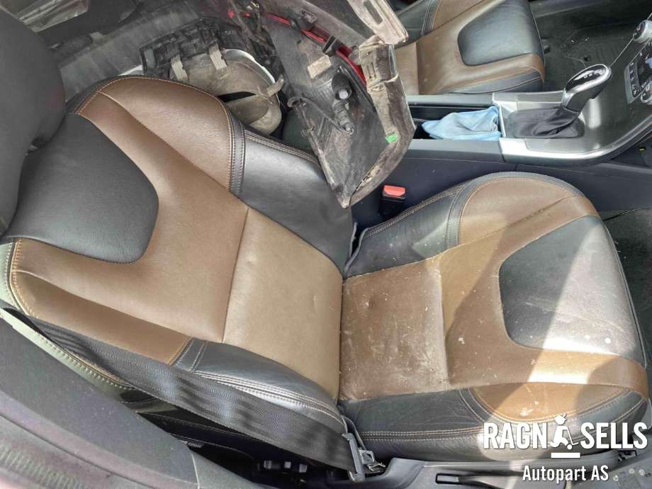 Volvo XC60, 2014-2017 (Type I, Fase 2)  delebil , Motorkode: D5244T17, Girkassekode: 6-AUT 4WD / TF-80SD AWD