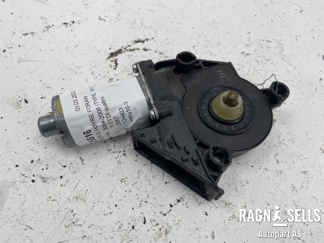 Ruteheis høyre foran til Audi A4, 2004-2008 (Type III) (B7) (B7) (BOSCH|130821764)