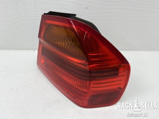 Baklykt høyre ytre til BMW 3-Serie 2005-2011 (E90/E91/E92/E93) (E90/E91/E92/E93) (63 21 6 937 458|)