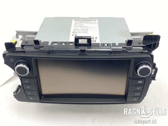 Bilstereo navigasjon til Toyota Yaris, 2014-2020 (Type III, Fase 2)  (861400D230)