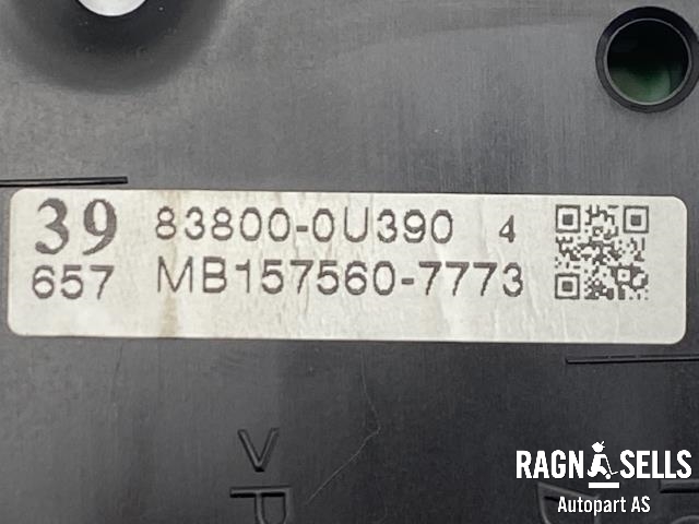 Instrumentpanel til Toyota Yaris 2014-2020 (Type III, Fase 2)  (838000U390|)