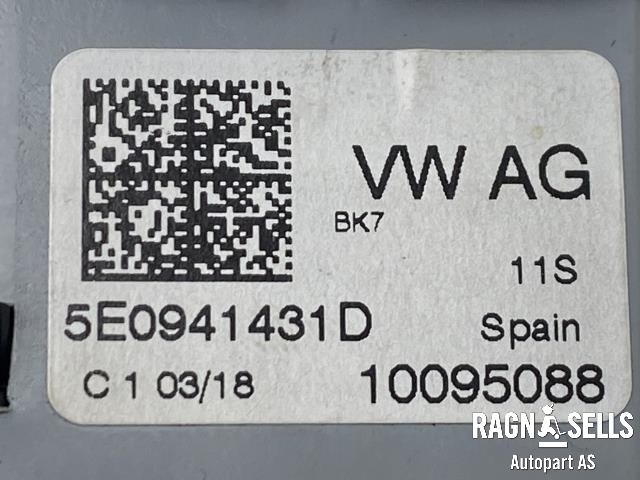 Bryter lys til Škoda Fabia 2014-2021 (Type III)  (5E0941431D|)