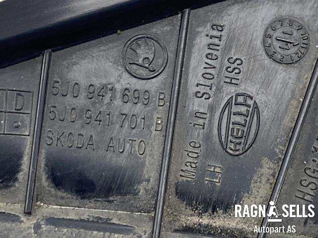 Tåkelykt venstre foran til Škoda Fabia 2010-2014 (Type II, Fase 2)  (HELLA|5J0 941 699|5J0 941 701|)