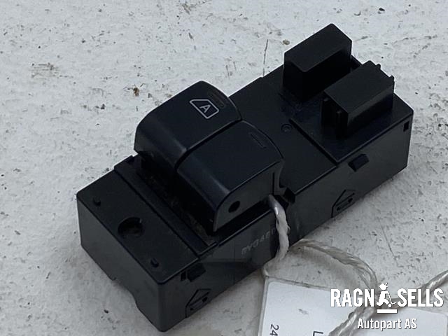 Bryter ruteheis førerdørspanel til Nissan NV200, 2010-2019  (80961JX55A)