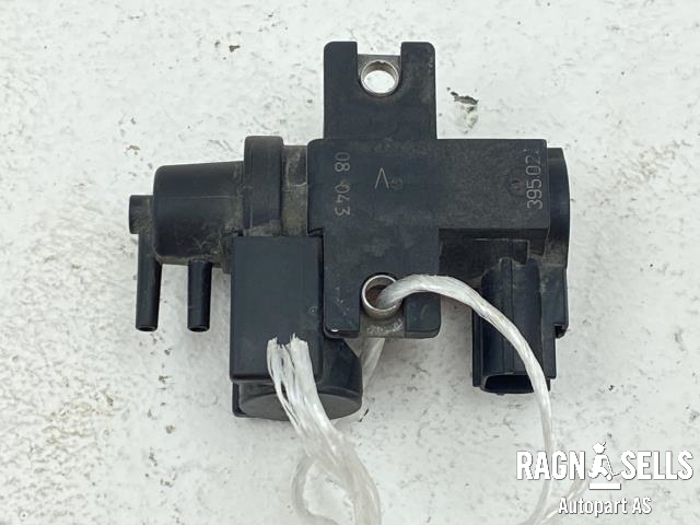 Vakuumventil til Toyota RAV4 2006-2009 (Type III, Fase 1)  (25819-0R011|)