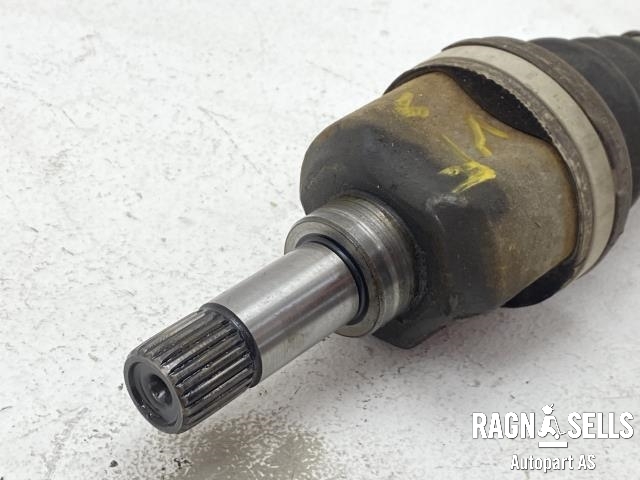 Drivaksel venstre foran, diesel/manuell til Peugeot Partner 2002-2008 (Type I, Fase 2)  (96 442 658 80|8MN53|)
