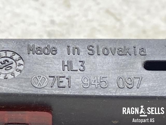 Baklykt bremselys bakrute til VW Transporter / Caravelle 2003-2009 (Fase 1) (T5) (T5) (7E1 945 097|270 505 00|)