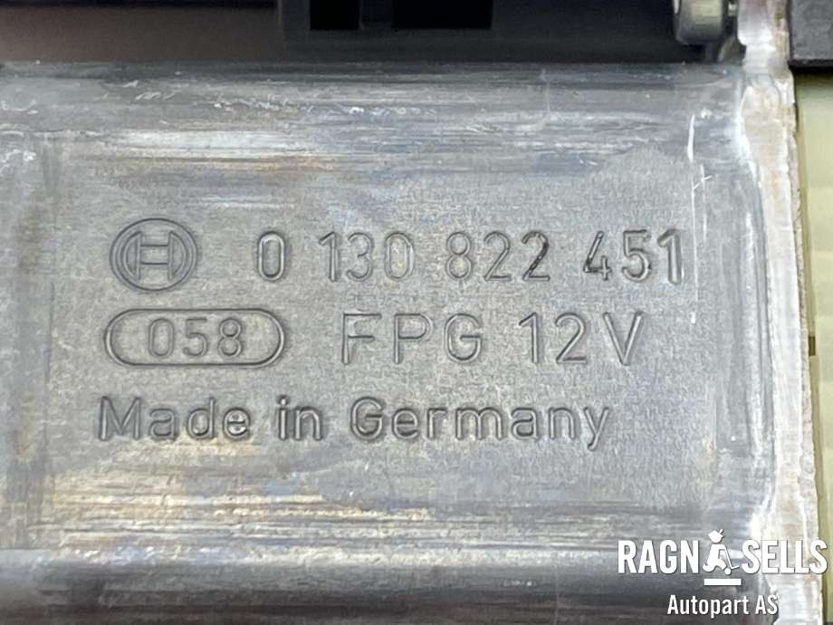 Ruteheis høyre foran til VW Passat 2011-2015 (B7) (B7) (BROSE|3AA 959 702 A|3AA 837 462|3C0 959 792 C| 0 130 822)