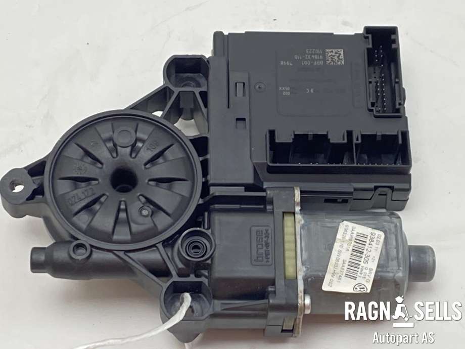 Ruteheis venstre foran til VW Passat 2011-2015 (B7) (B7) (BROSE|3AA 959 701 A|3AA 837 461|3C0 959 793 C| 0 130 822)