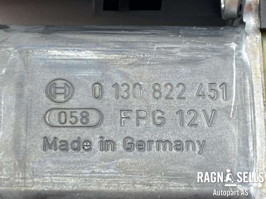 Ruteheis venstre foran til VW Passat 2011-2015 (B7) (B7) (BROSE|3AA 959 701 A|3AA 837 461|3C0 959 793 C| 0 130 822)