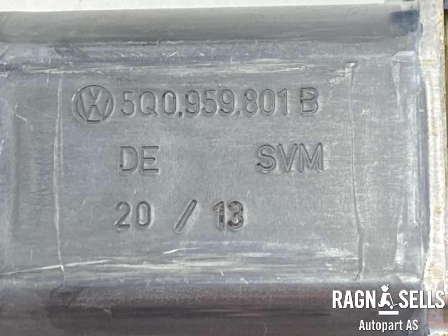 Ruteheis venstre foran til VW Golf VII 2012-2017 (Fase 1)  (BROSE|5Q0 959 801 B|0 130 822 379|C13841-100| 5G4 837 461 F)