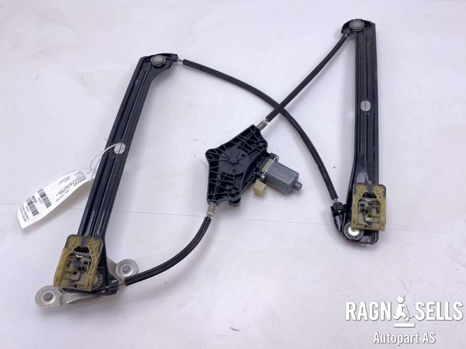 Ruteheis venstre foran til VW Golf VII 2012-2017 (Fase 1)  (BROSE|5Q0 959 801 B|0 130 822 379|C13841-100| 5G4 837 461 F)